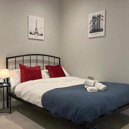 לונדון Spectacular 2 Bed Apartment With Lovely Terrace - 1 The Southwell מראה חיצוני תמונה